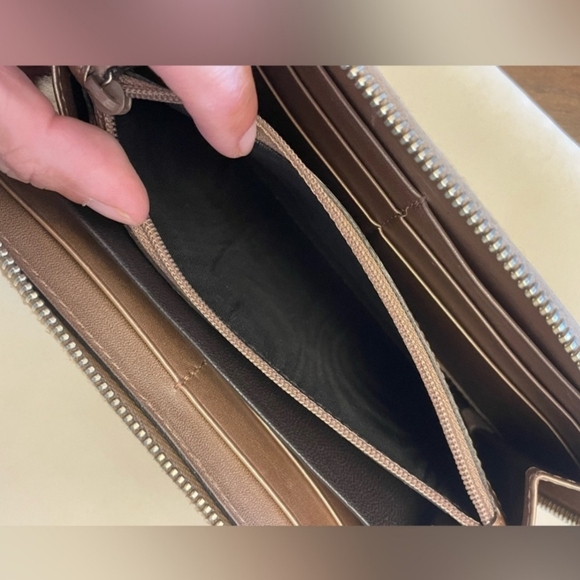 Gucci Guccissima Wallet - Picture 8 of 11